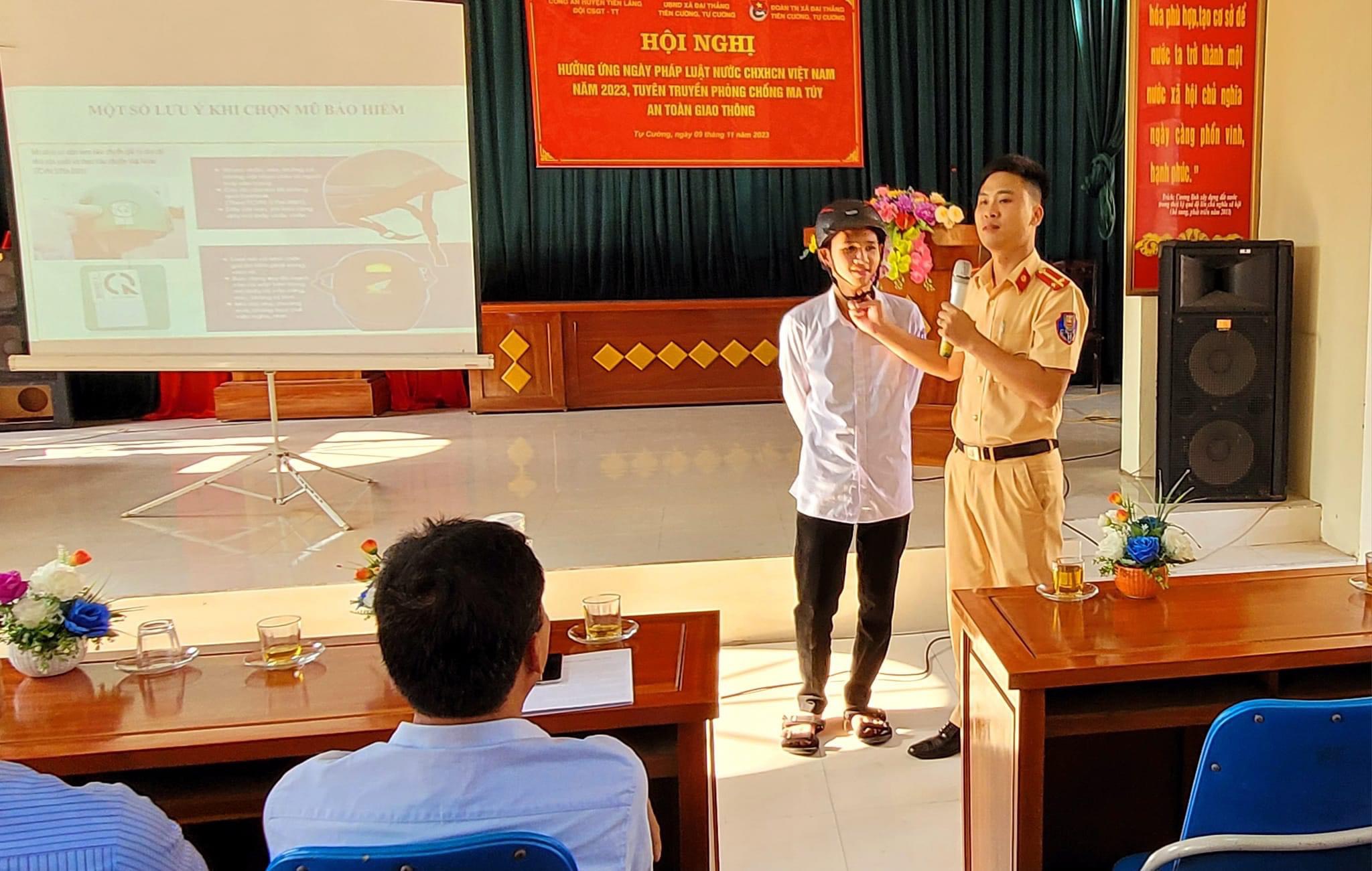 Công an huyện Tiên Lãng tuyên truyền an toàn giao thông cho học sinh các trường trung học cơ sở